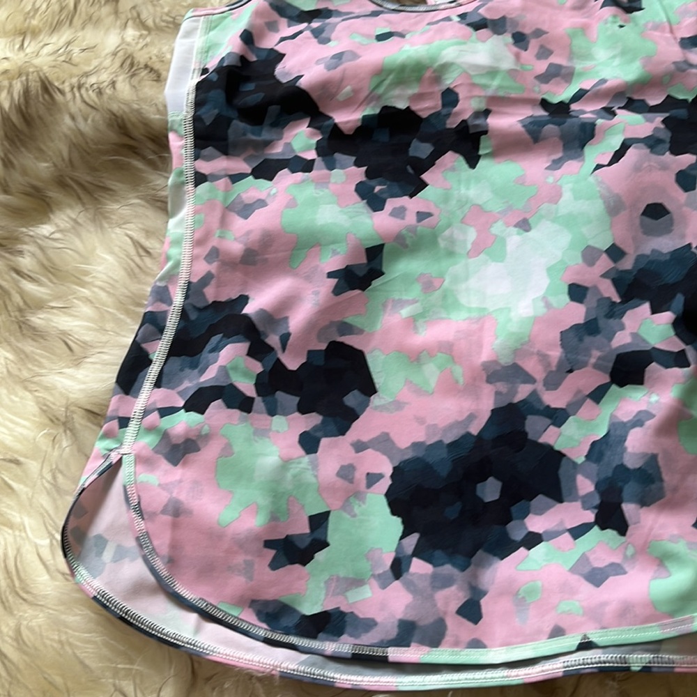 Lululemon tank size 4 - Picture 3 of 4